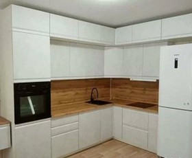 Модульная кухня Бруклин 2.4 x 2 м (Бетон белый) в Ужуре - uzhur.katalogmebeli.com | фото 15
